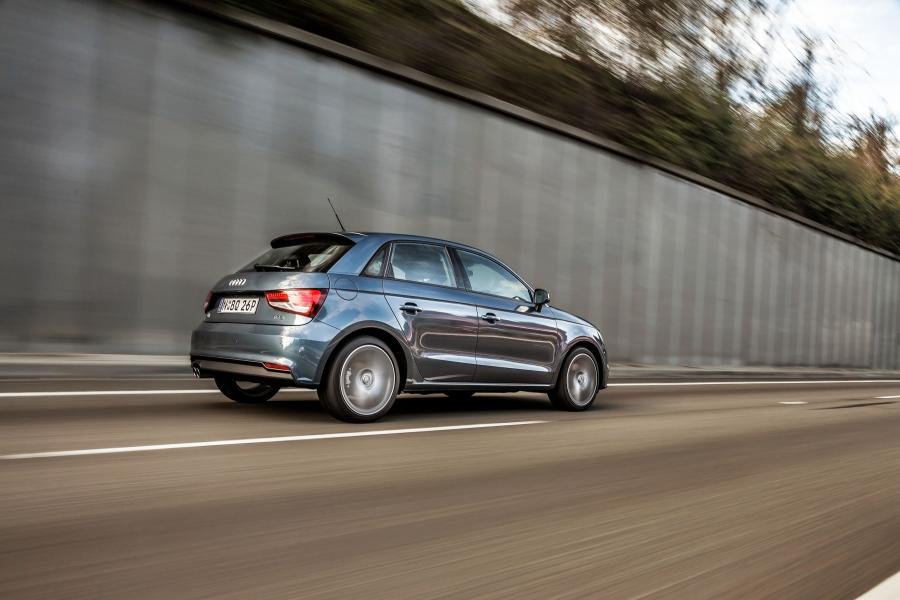  Audi A1 Sportback TFSI (8X) 2015 года  (AU) (фото 3 из 26)